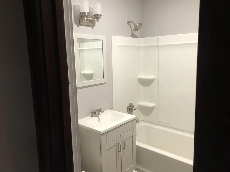 1626 W Clark St — Photo 13