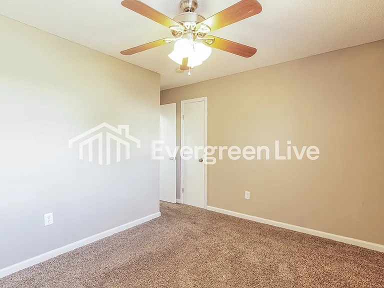 1151 Weston St — Photo 12