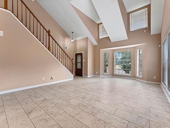 3rd image of 11019 Winspring Dr