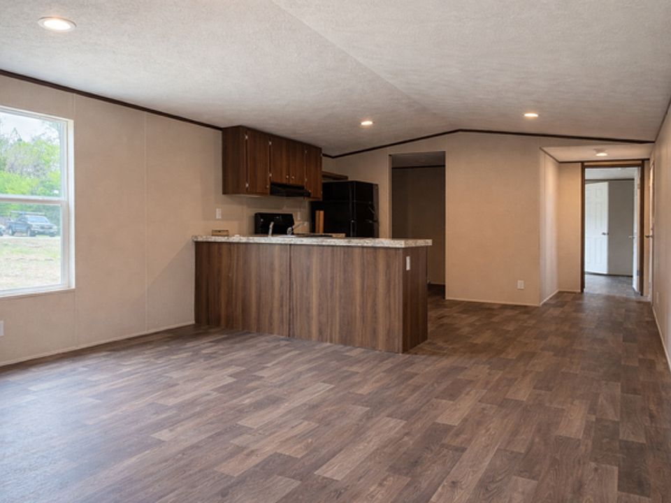 2nd image of 204 Oregon Trl