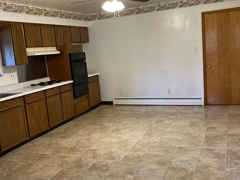 510 Cato St — Photo 9