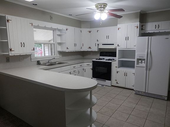 4th image of 1418 Beverly Dr