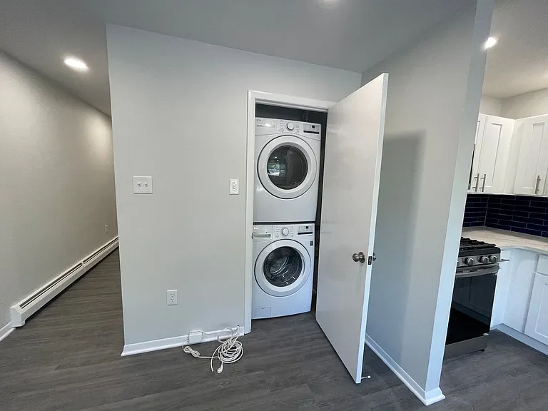 201 Main - Ackerman — Photo 7