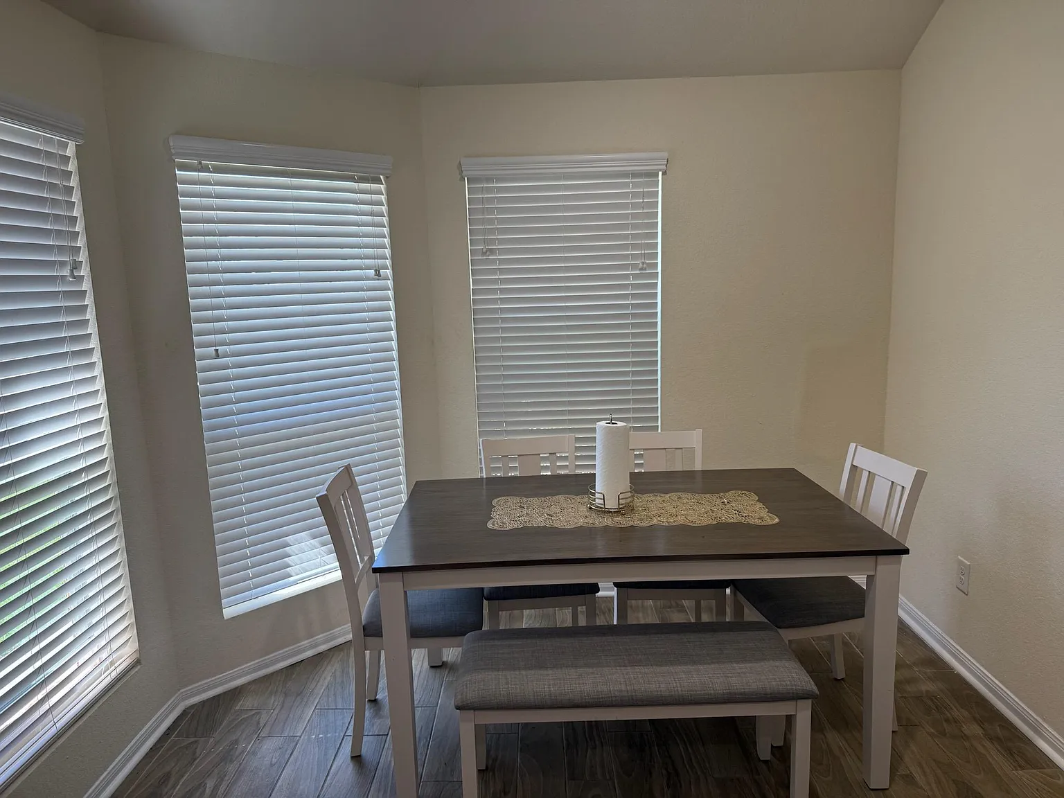 4 bed, 3.0 bath, 2430 sqft, $957 — Photo 4