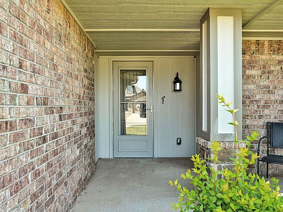 5th image of 915 Lazywood Dr