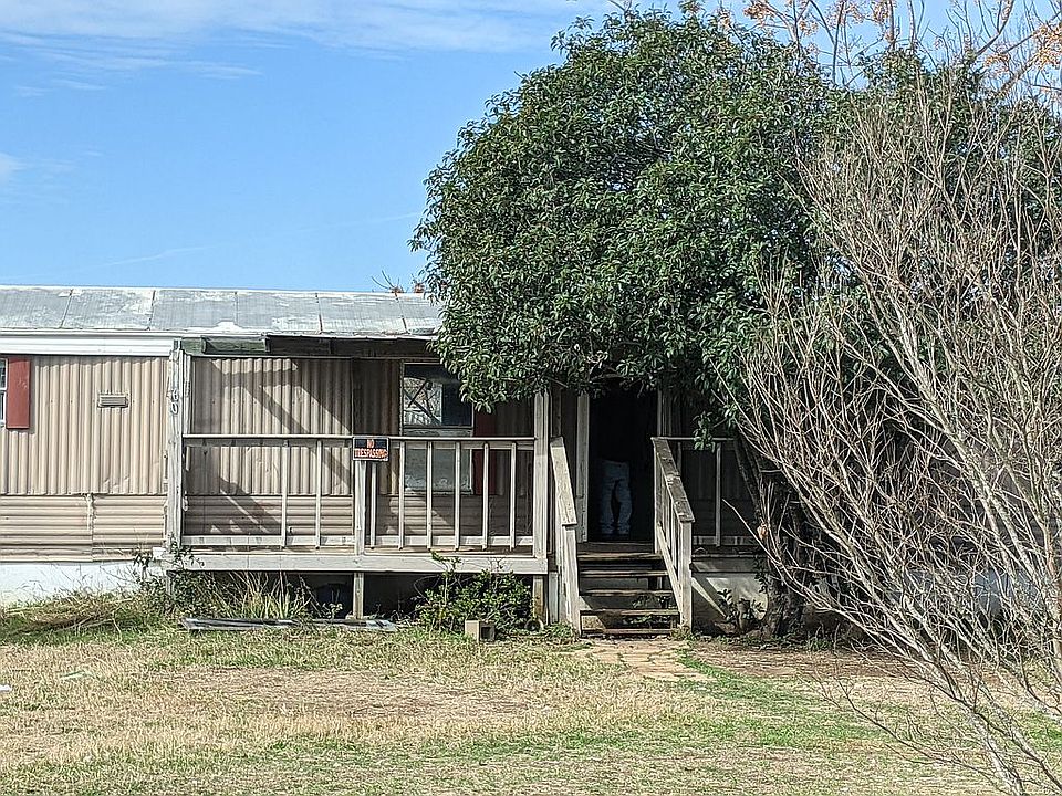 2nd image of 160 Lakeview Dr
