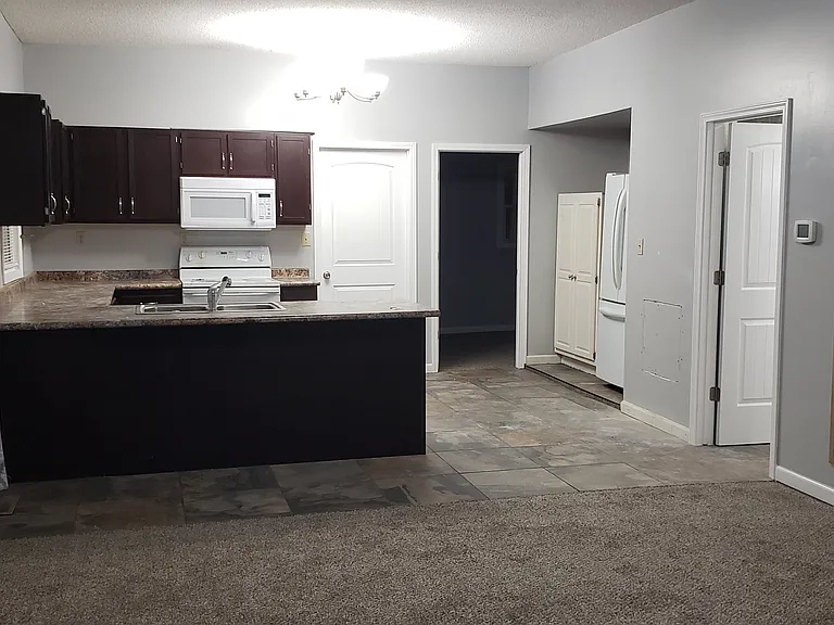 317 S Atchison St — Photo 2