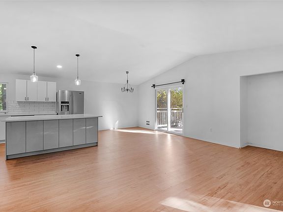 5th image of 3815 NE 205th Street