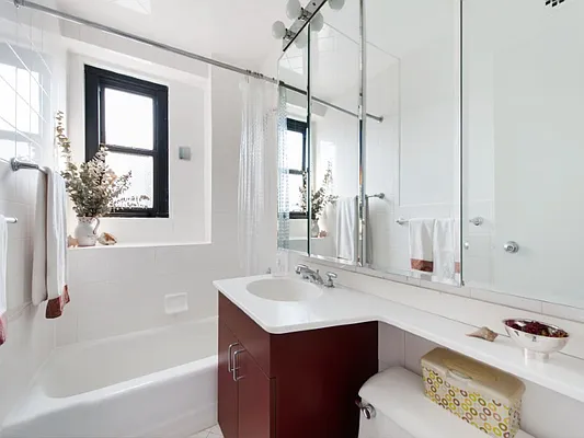 Sold by Sotheby's International Realty | media 36