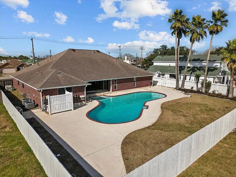 4 bed, 3.5 bath, 3391 sqft, $3,300 — Photo 3