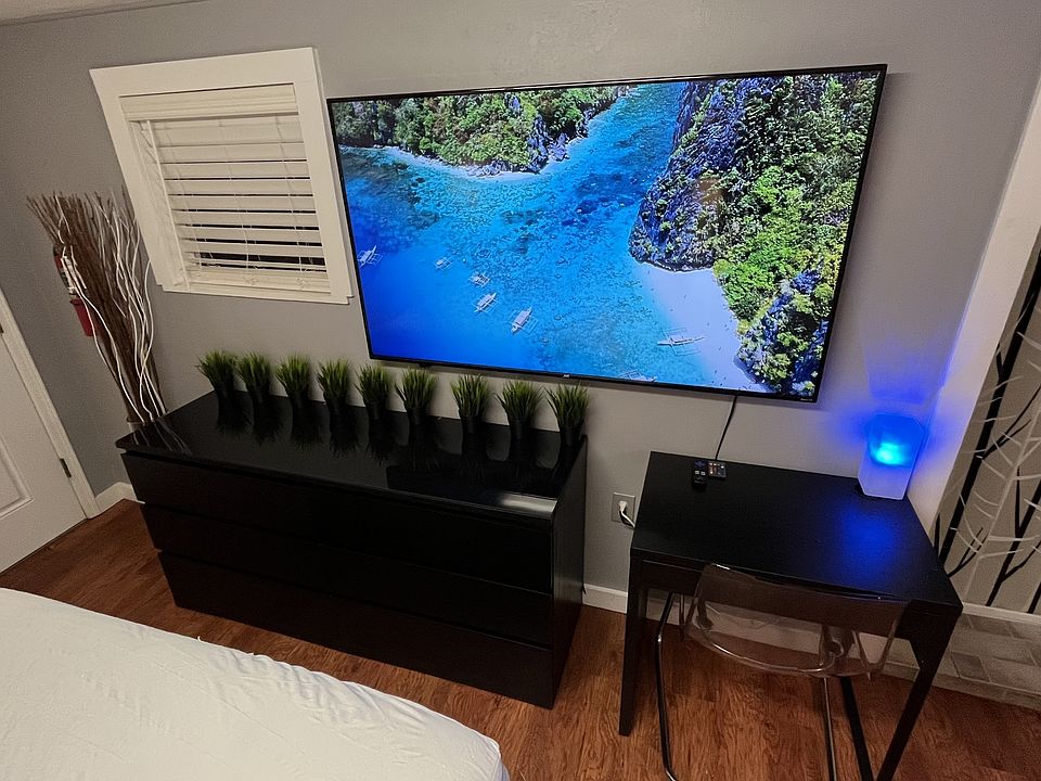 Queen bed, dual night stands with lamps, dresser, desk and chair, 65in Smart TV, full kitchen, bath.