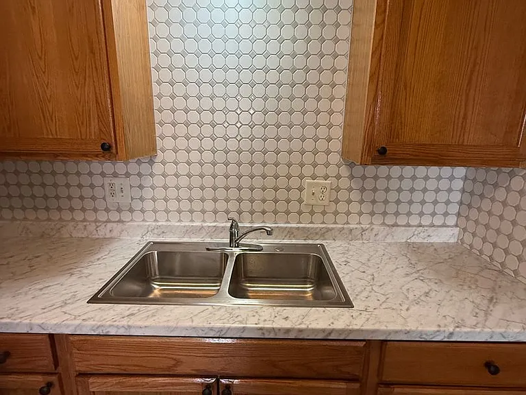 Lawrence Glen Apartments — Photo 34