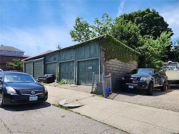3rd image of 82 Larch St