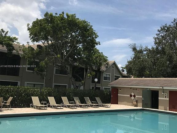 4th image of 9633 Riverside Dr APT E2