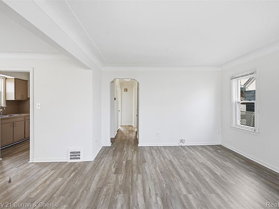 4th image of 23035 Audette St