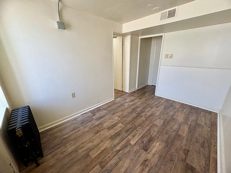 403 W James St — Photo 12