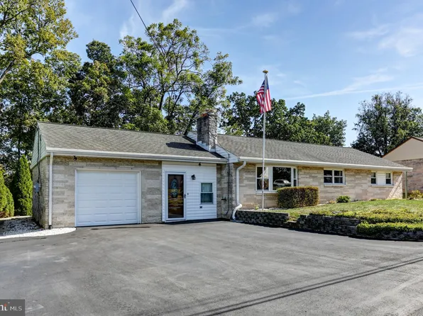 24 Arwin Dr, Hummelstown, PA 17036