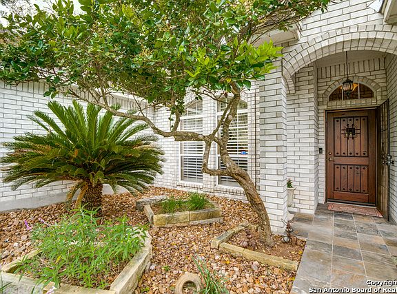 4th image of 512 Sendera St