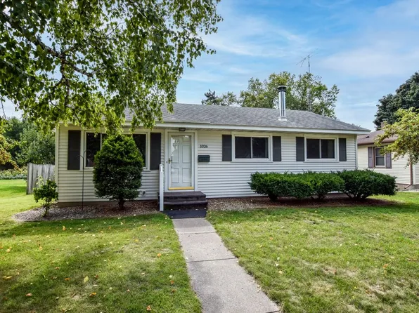 1026 6th St, Baraboo, WI 53913