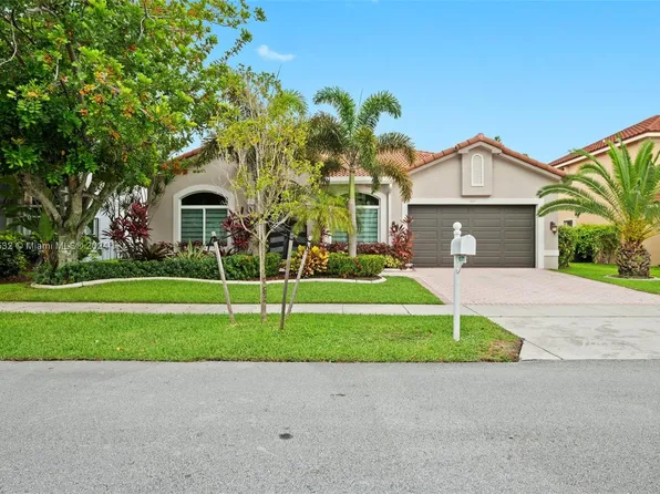 1071 NW 182nd Way, Pembroke Pines, FL 33029