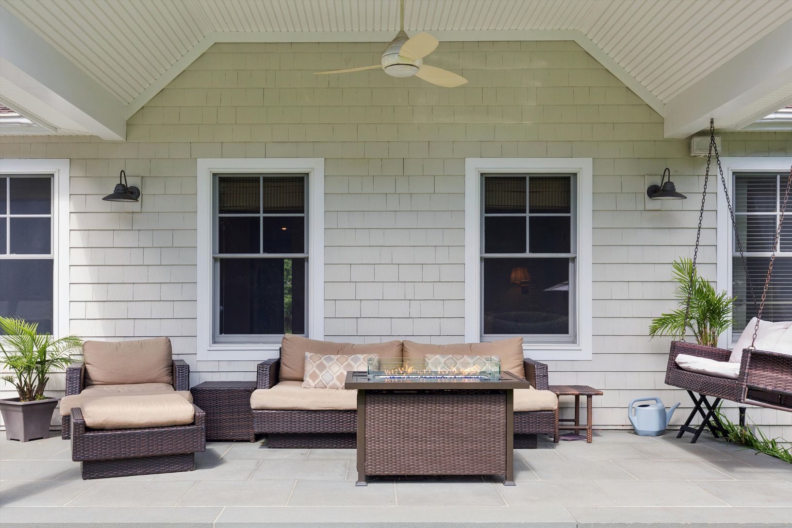  Covered patio.