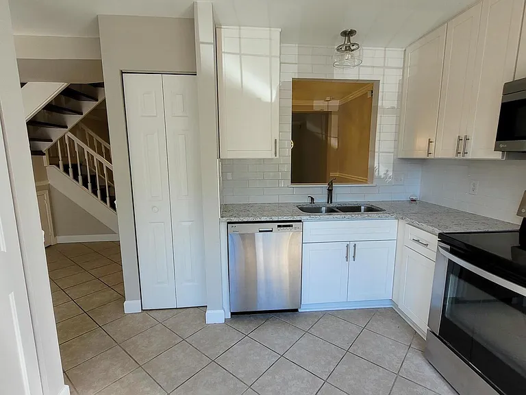 7831 Stephanie Ln — Photo 8