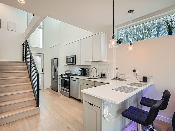 Kitchen - Fully equipped with amenities