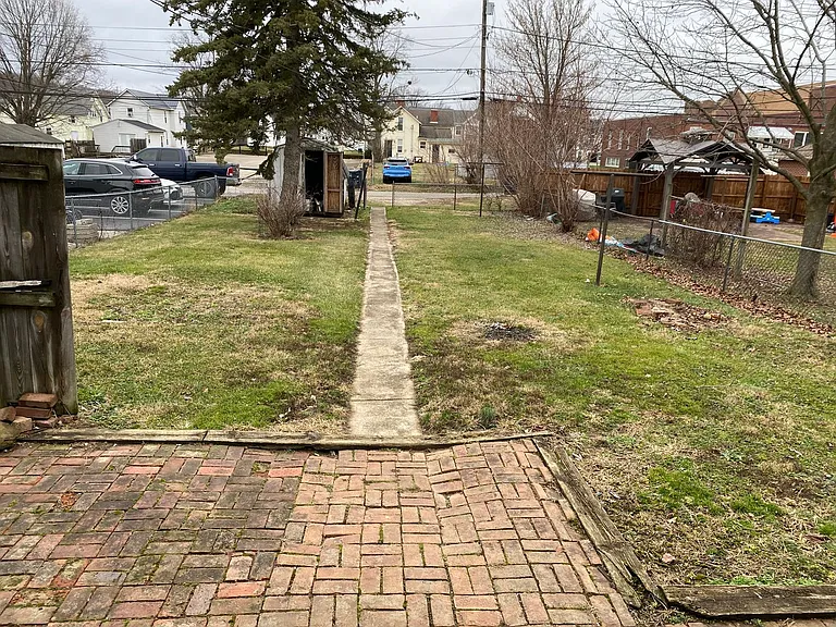 747 E Main St — Photo 22