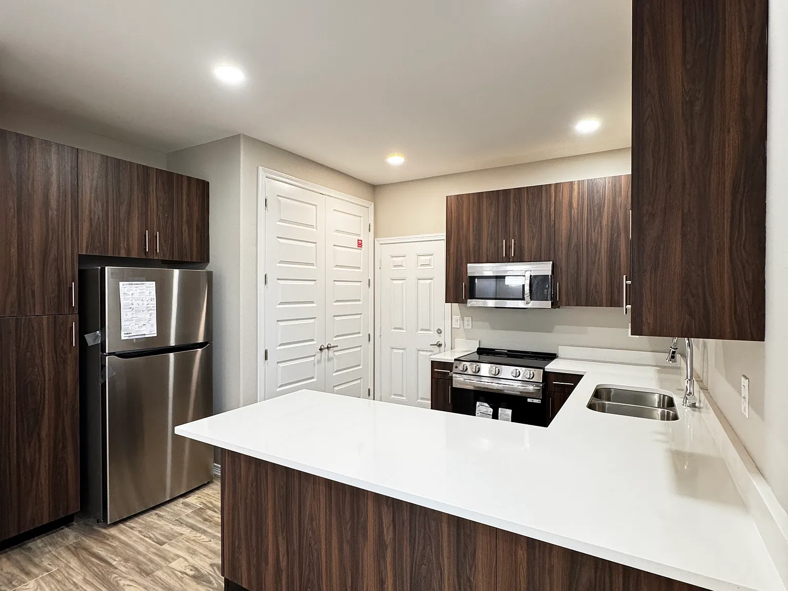 2 bed, 826 sqft, $1,100 — Photo 3