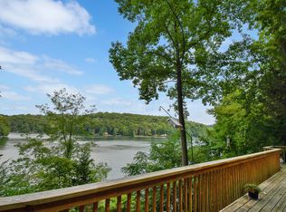 1037 Taos Ln, Sugar Grove, OH