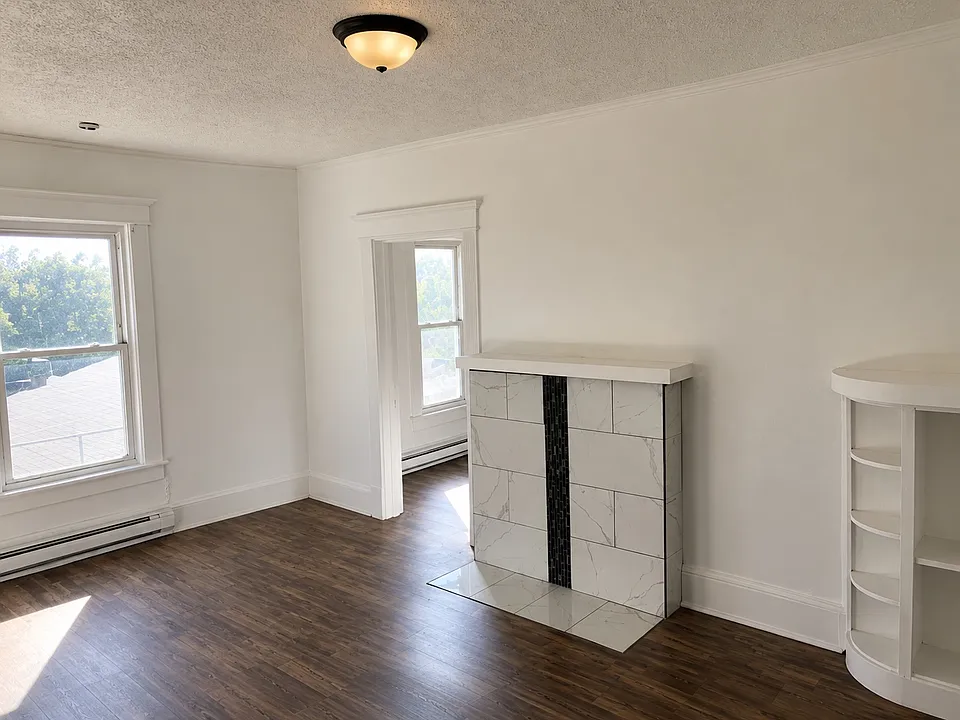 149 S Freedom Ave #1