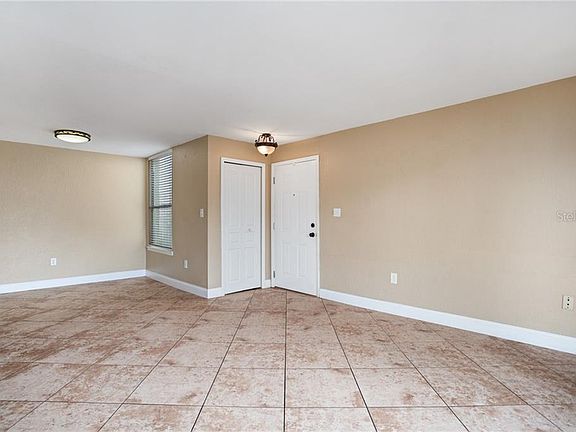 4th image of 522 Orange Dr APT 20