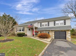 1043 Irvin Rd, Huntingdon Valley, PA 19006