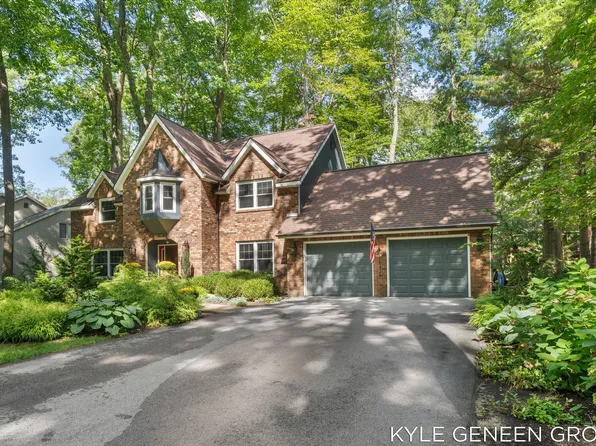 233 Foxdown Rd, Holland, MI 49424
