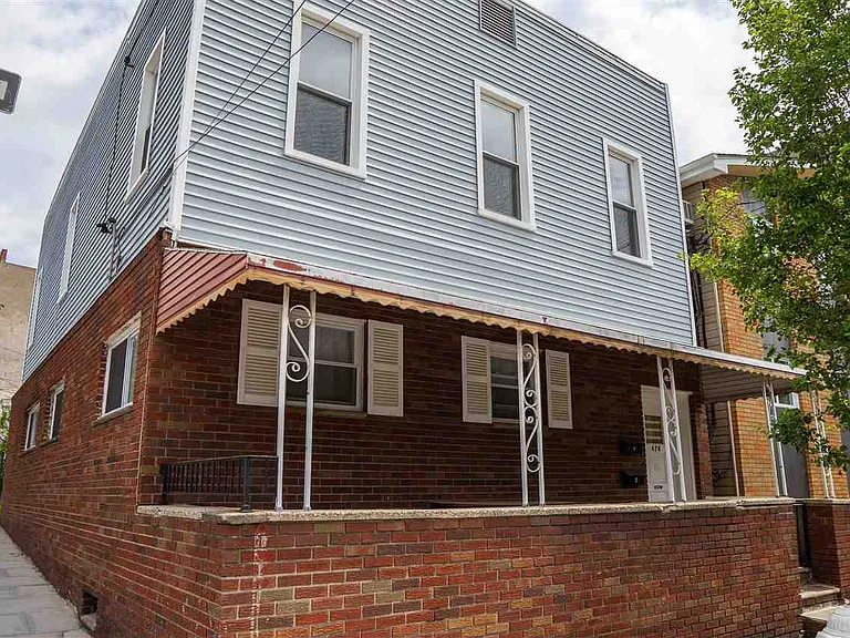 426 13th St #2 — Photo 24
