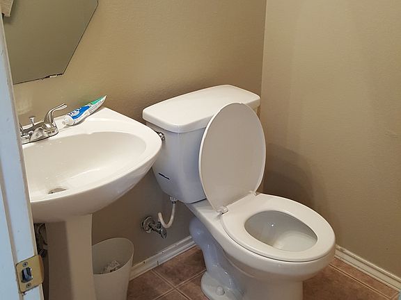 5th image of 12929 Hilltop Dr