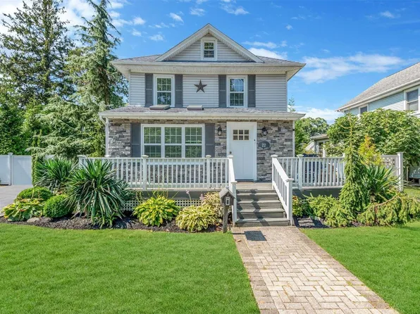 22 Brown Street, West Babylon, NY 11704