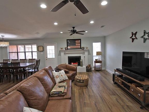 3rd image of 6 Opal Cir