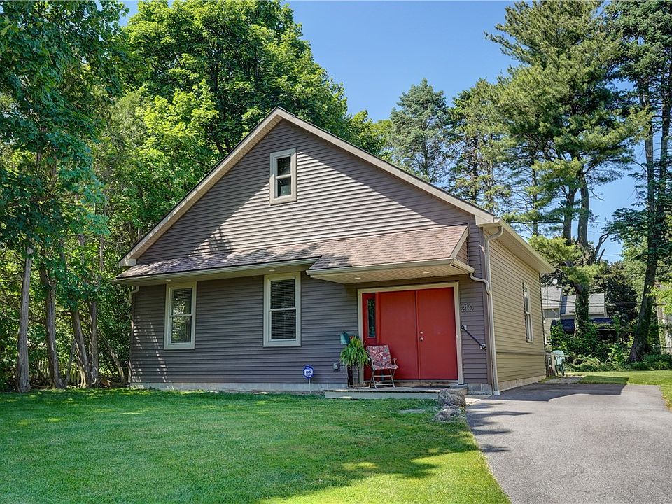 1st image of 210 Elm Dr