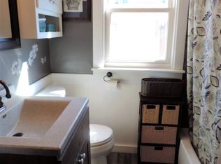 215 N Hackett Rd, Waterloo, IA 50701