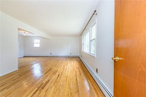 2nd image of 44 Parkway W