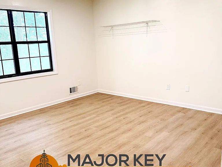 4555 Sugarloaf Pkwy — Photo 25