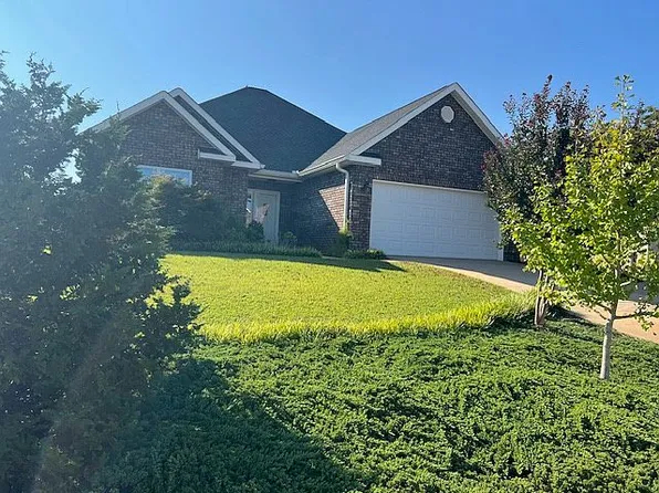 303 Lamplight Dr, Byron, GA 31008