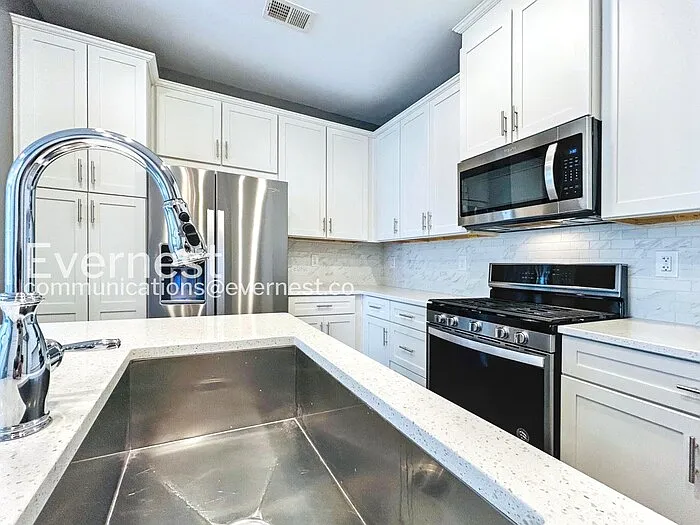 3 bed, 2.5 bath, 1510 sqft, $3,100 — Photo 4