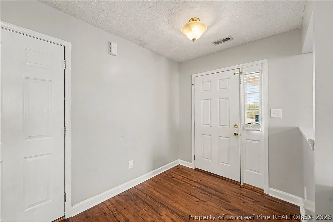 3 bed, 2.0 bath, 1258 sqft, $1,900 — Photo 3