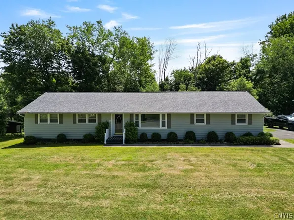 17 Harts Hill Pkwy, Whitesboro, NY 13492