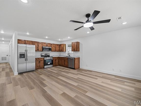 2nd image of 445 Polk St