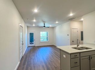 1096 S Bacardi Ave #101, Fayetteville, AR 72701