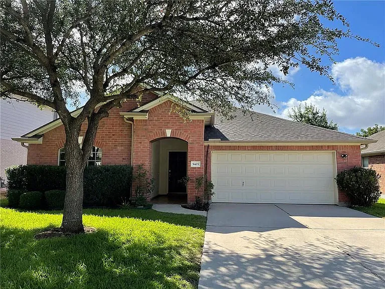 9405 Castle Pines Dr — Photo 1