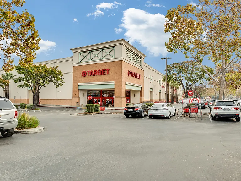 888 Golden Saratoga-Cupertino Apartment Homes — Photo 45